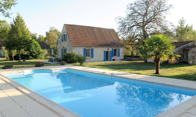 Pontcirq Villa | Beautiful private villa for 6 people with private pool, WIFI, TV, terrace, pets allowed and park.