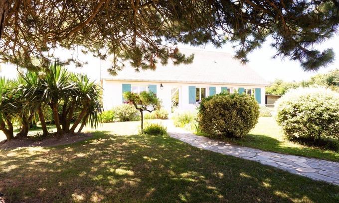 Portbail House | Beautiful private villa for 8 guests with WIFI, TV, terrace and pets allowed