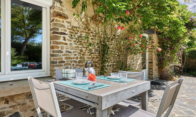 Glatigny House | Beautiful private villa for 4 people with hot tub, TV, terrace, pets allowed and parking