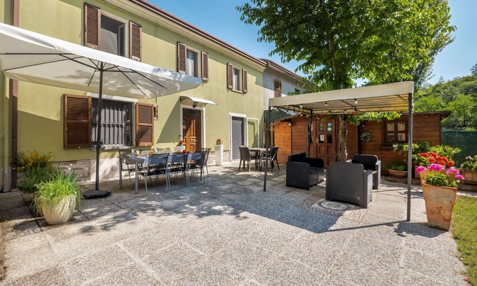 Casinina House | Beautiful private villa with private pool, WIFI, hot tub, TV, pets allowed, panoramic view, parking