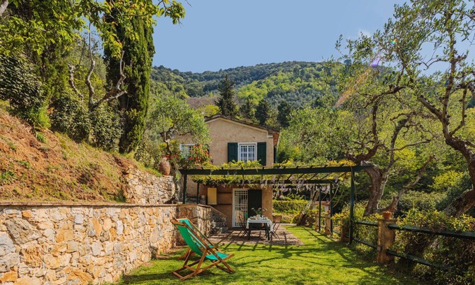 Camaiore House | Beautiful private villa for 4 people with WIFI, TV, terrace, pets allowed and panoramic view