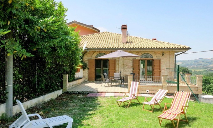 Picciano House | Beautiful private villa for 4 people with WIFI, TV, terrace, pets allowed and parking