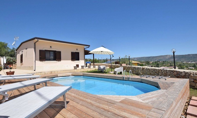Floridia Villa | Beautiful private villa with WIFI, A/C, private pool, TV, terrace, panoramic view and parking