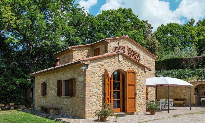 Volterra House | Beautiful private villa for 2 guests with WIFI, TV and terrace