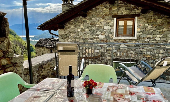 Verceia House | Beautiful private villa for 3 guests with WIFI, TV, terrace, pets allowed and parking