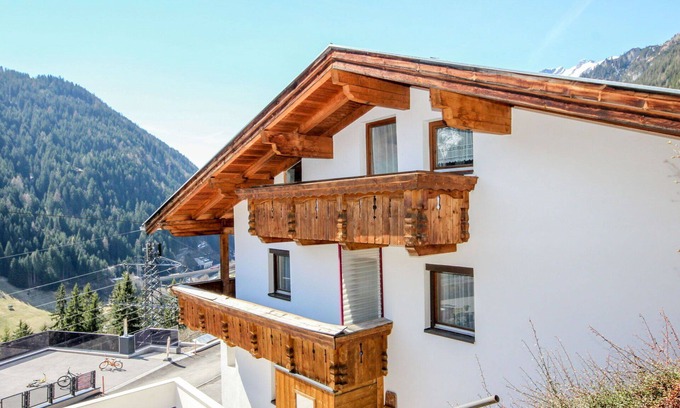 Flirsch House | Beautiful private villa for 10 guests with WIFI, TV, patio, pets allowed and parking