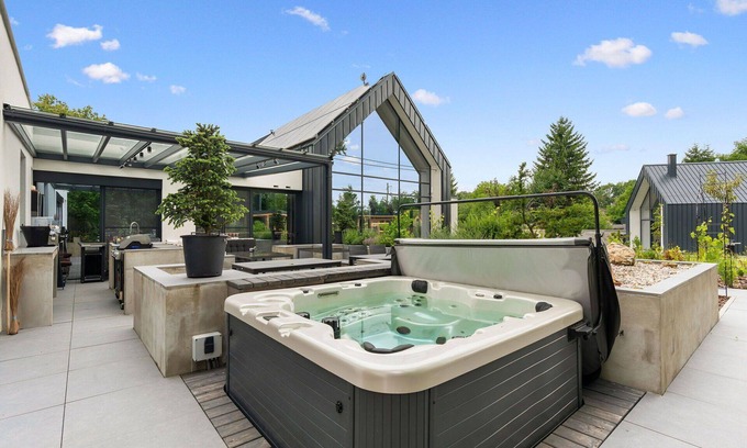 Dolni Laz House | Beautiful private villa for 10 people with WIFI, hot tub, TV, terrace, pets allowed and parking