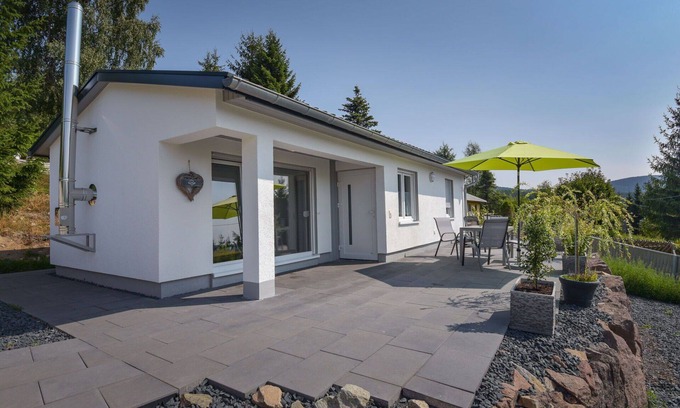 Goldlauter House | Beautiful private villa for 4 guests with WIFI, TV, terrace, pets allowed and parking