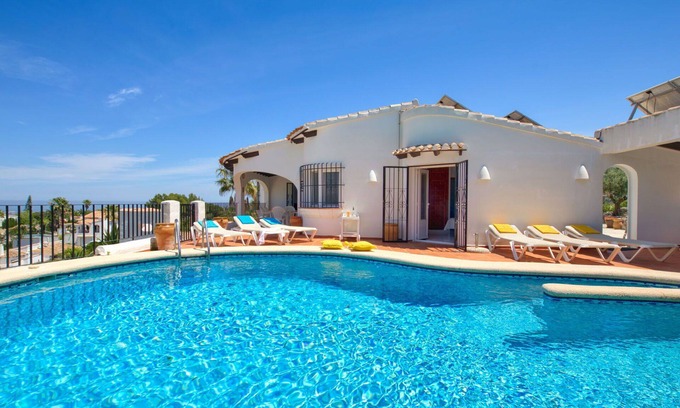 Monte Pego Villa | Beautiful private villa for 6 people with WIFI, A/C, private pool, TV and patio