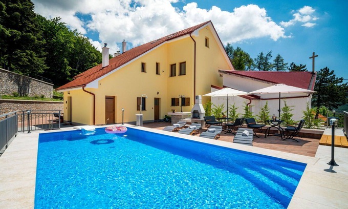 Senj House | Beautiful private villa for 12 people with private pool, WIFI, TV, terrace, pets allowed and par.