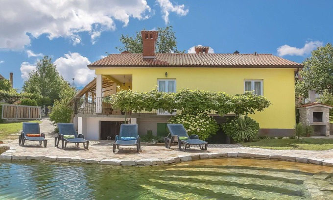 Strmac House | Beautiful private villa for 6 guests with private pool, WIFI, terrace, pets allowed and parking