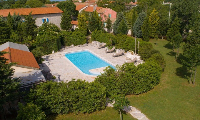 Sajini Villa | Beautiful private villa with A/C, private pool, WIFI, TV, terrace, pets allowed and parking