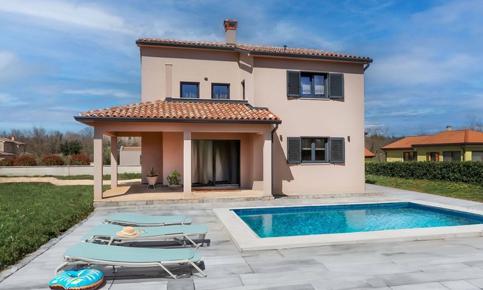 Topid House | Beautiful private villa for 8 people with WIFI, A/C, private pool, TV, terrace and parking