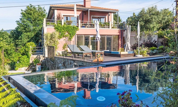 Ponte de Lima Villa | Beautiful private villa for 12 guests with private pool, WIFI, TV, patio and parking