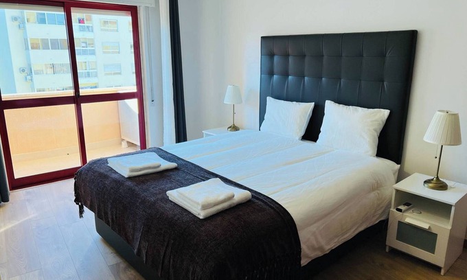 Povoa de Santa Iria Apartment | Beautiful Apartment - Family and Group of Friends