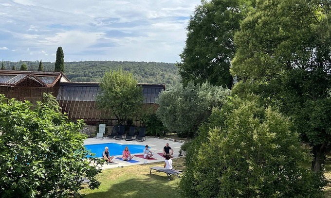 Quarante House | Beautiful renovated Mansion. Family friendly with large secluded garden and pool