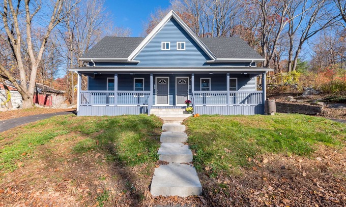Jefferson House | Beautiful Renovated Townhome w/parking