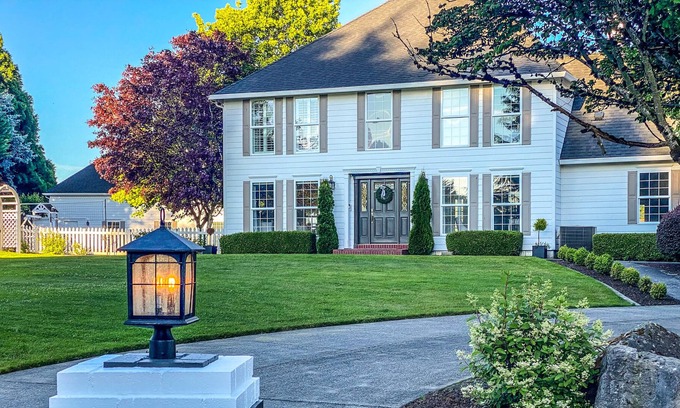 Brush Prairie House | BEAUTIFUL RETREAT W/ AMAZING VIEWS, FUN AMENITIES & CLOSE TO DOWNTOWN