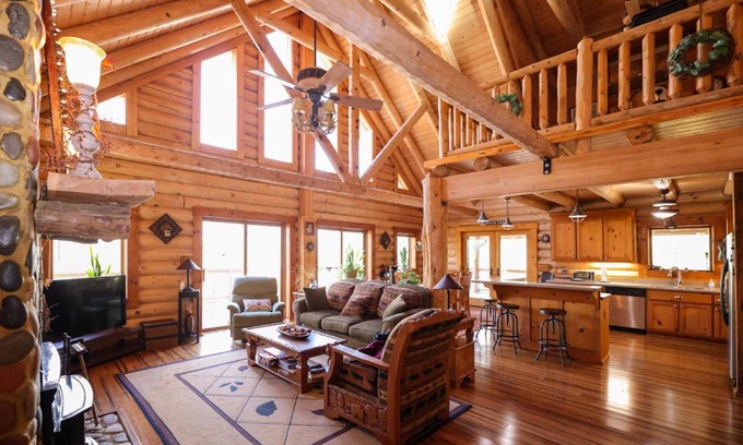 Stonehouse House | Beautiful River-Front Log Cabin Near Williamsburg
