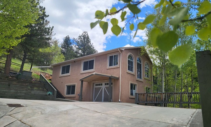 Divide House | Beautiful Rocky Mountain Home with Views near Cripple Creek on 1 acre.