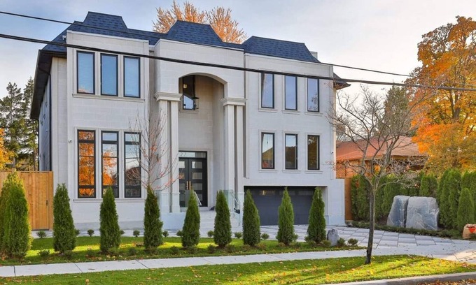 York Bed & Breakfast | Beautiful Room in Toronto next to Yorkdale mall