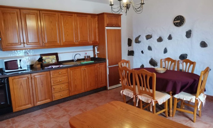 Isora Cottage | Beautiful rural house in the town of Los Llanillos with divine views