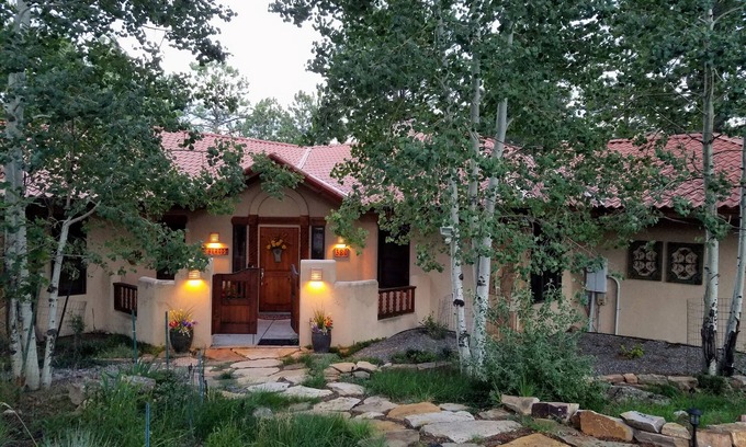 Loghill Village House | BEAUTIFUL SAN JUANS-Free golf/deck/hot tub/gas fire pit/hike/jeep/bike/fish !