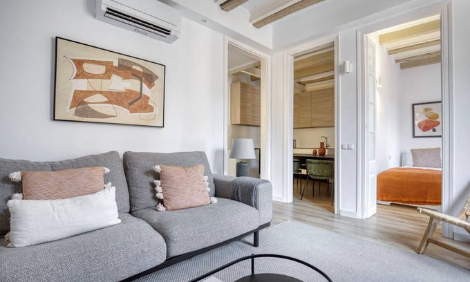 Sarria Apartment | Beautiful Sarrià 3BR, nr Old Town, by Blueground