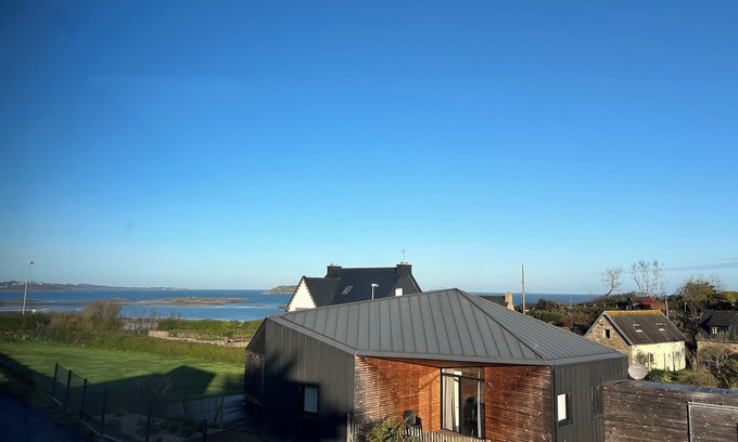 Trevou-Treguignec House | Beautiful sea views, modern, quality accommodation, 100 m from the beach!
