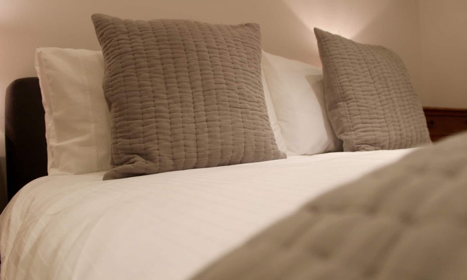Balham Apartment | Beautiful Self Contained Apartment, 20 minutes from central London, Sleeps 4