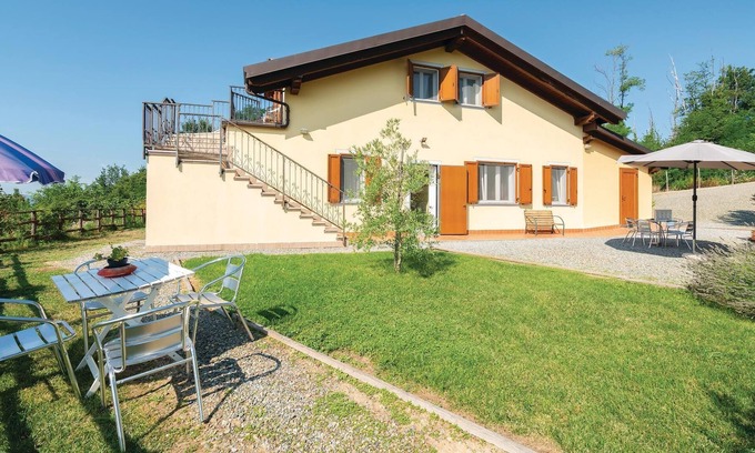 Acqui Terme Apartment | Beautiful semi-detached house in the vineyards of Monferrato, with a small lake for sport fishing.
