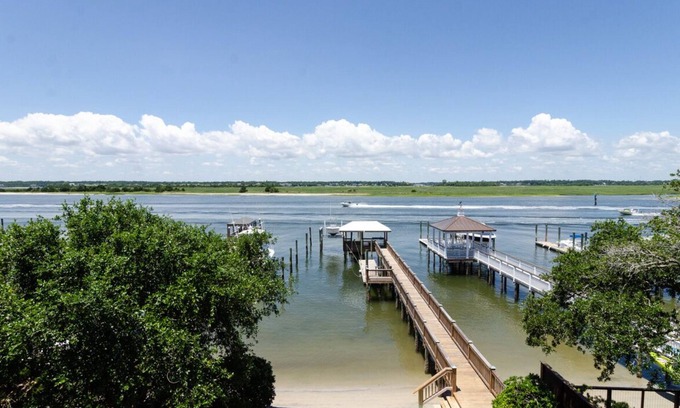 South End House | Beautiful sound-front home w boat slip and gazebo!