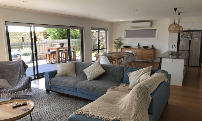 Portarlington House | Beautiful spacious home with bay views. Walk to beach, shops & ferry!