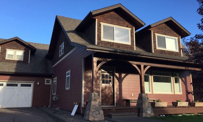 Smithers House | Beautiful Spacious 4 Bedroom Home, Ideal for Fishing and Outdoor Enthusiasts.