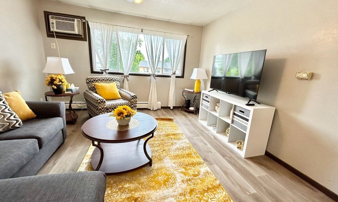 Marion Apartment | Beautiful & Spacious Apartment located in Marion ๐๐ n
