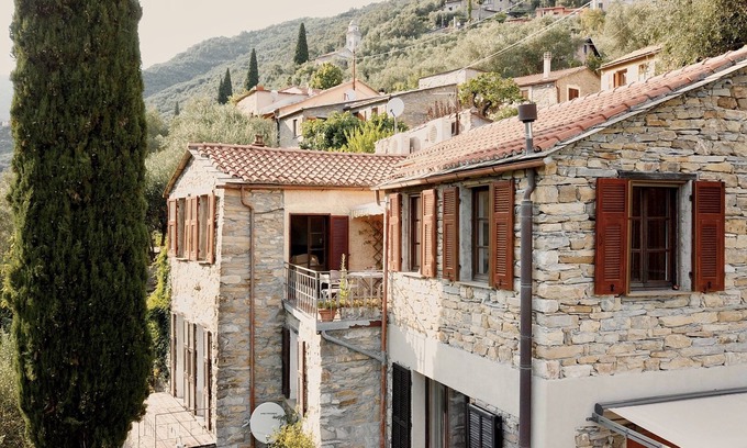 Dolcedo House | Beautiful, spacious apartment in a natural stone house with sea view in Val Prino.
