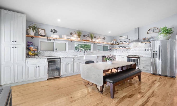 St. Peters House | Beautiful+Spacious+FencedYard🐕Grill+Patio+Walk2Park+27MileBikeTrail🚴♀️