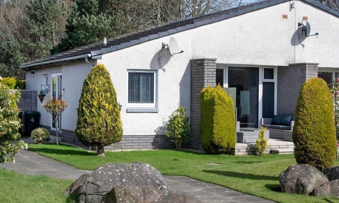Longcroft House | Beautiful spacious house Airport