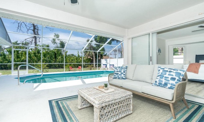 Englewood East House | Beautiful Spacious Home! Close to Beaches - HEATED Private Pool