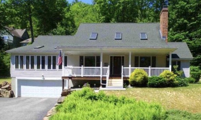 Gilford House | Beautiful Spacious Home w/Game Room.