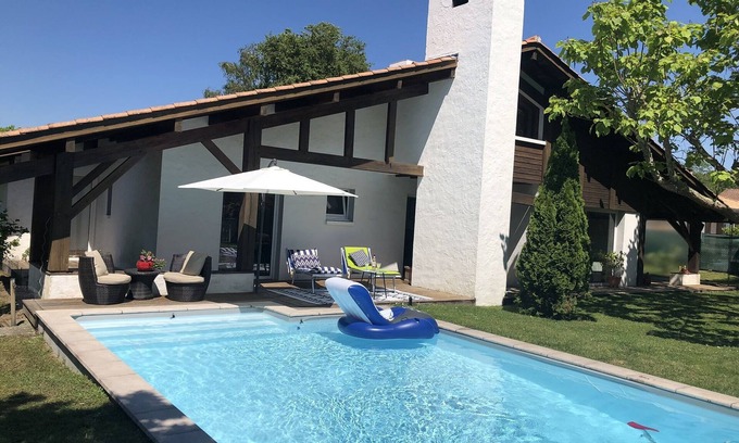 Mezos House | Beautiful, spacious house with pool, between the forest and the beach.