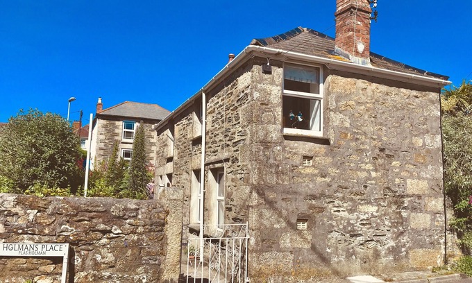 Porthleven Cottage | Beautiful Stone Cottage in Porthleven's Conservation Area Just 100m To Harbour