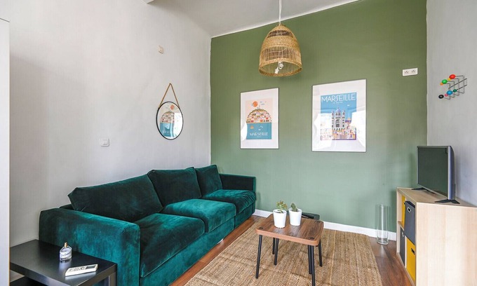 Saint-Lambert Apartment | Beautiful studio close to the beach