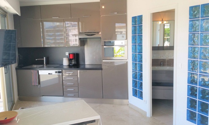 Juan-les-Pins Apartment | Beautiful Studio Roof Terrace Panoramic View Full Center 3 min Beach