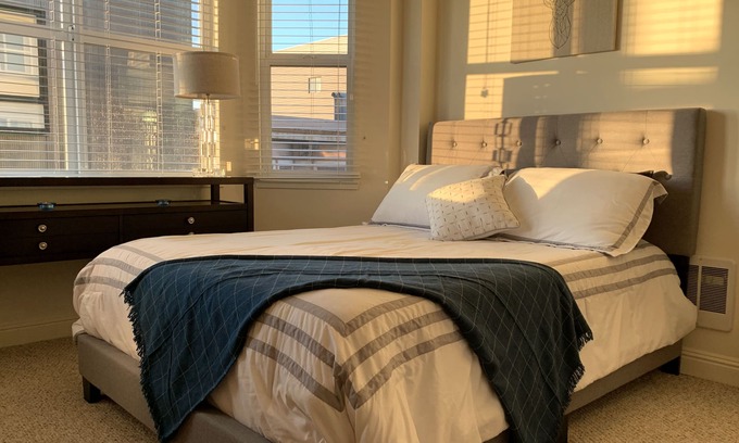 South of Market Condo | Beautiful & Sunny 2 Bedroom Apartment - w/Private Parking, Roof Deck, Laundry!