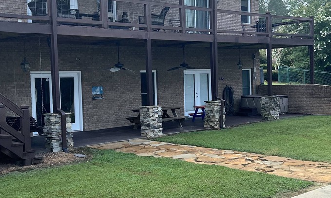 Centre House | Beautiful sunsets on Weiss Lake. Water front with large private dock