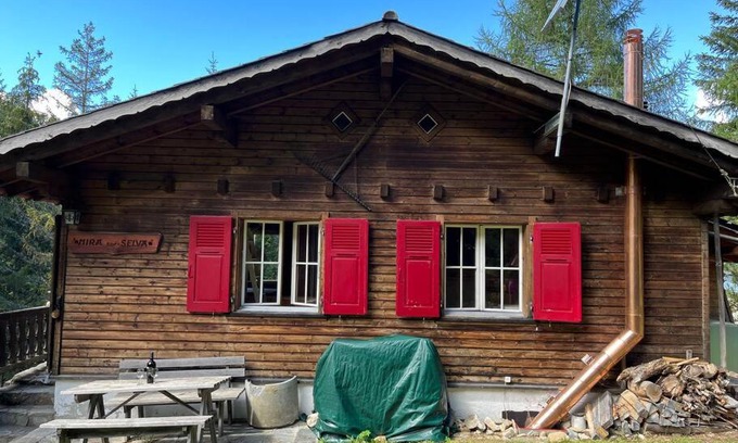 Riein Ski Chalet | Beautiful Swiss chalet with breathtaking views and a sauna