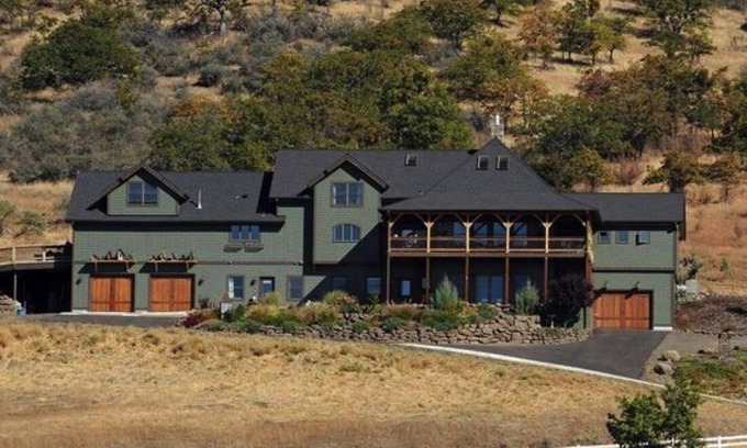 Medford House | Beautiful Timber Peg Estate