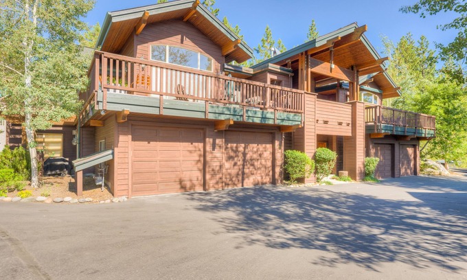 Crystal Bay House | Beautiful townhome w/lakeview, fireplace, mountain view, grill, & washer/dryer