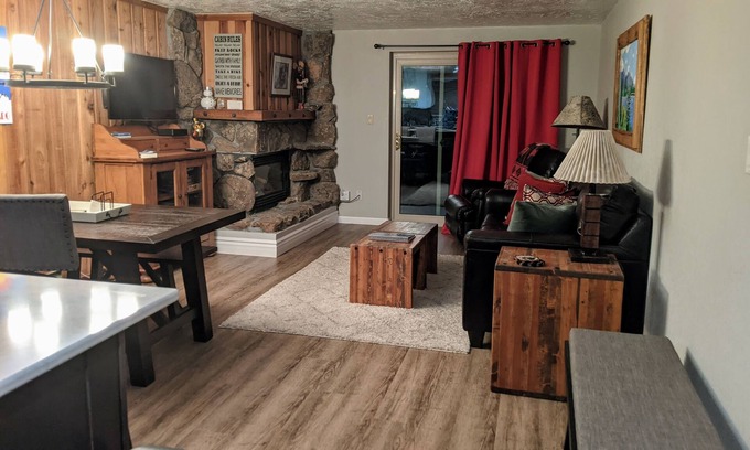 Winter Park Condo | Beautiful two bedroom condo in Winter Park! Pool, hot tub, free transportation.